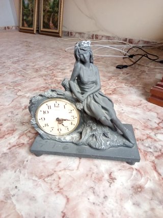 Reloj decorativo figura mujer