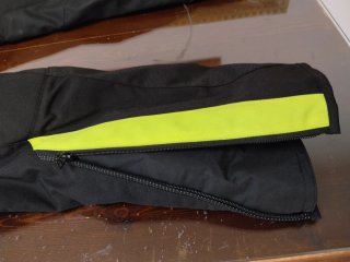 Traje Dainese de Cordura D DRY  Negra y Flúor.