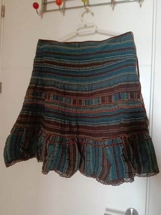 Falda midi con volantes