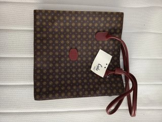 Bolso de mujer marrón y rojo