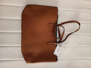 Bolso de mujer marrón y rojo