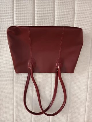 Bolso de mujer marrón y rojo
