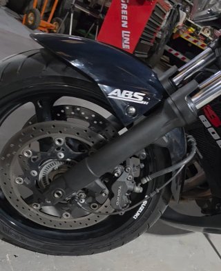 Suzuki GSR600 Naked Negra
