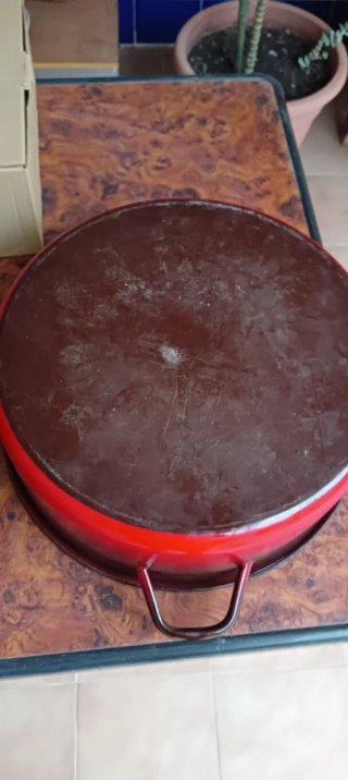 Olla grande azul y roja