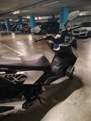Maxi Scooter Negra y Plateada