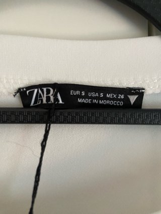 Vestido corto blanco Zara asimétrico