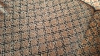 Sofá de tela y madera