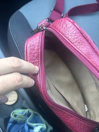 Bolso bandolera rosa con calavera