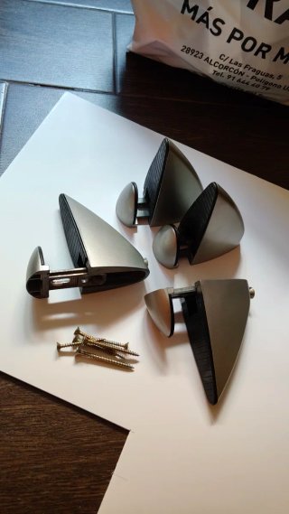 Escuadras para estanterías