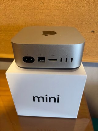 Mac mini M4 + monitor portatile