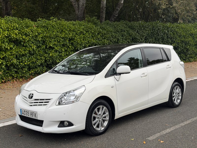 Toyota Verso 2.0D4D 2011 - foto 1