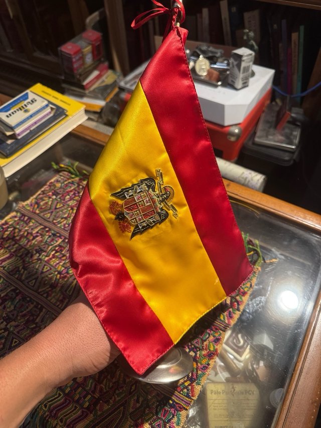Bandera de España con escudo aguila Franco