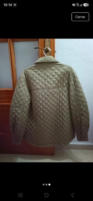 Chaqueta acolchada Bershka verde oliva muy comoda