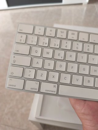 Apple Magic Keyboard Plata. Sin Cable.