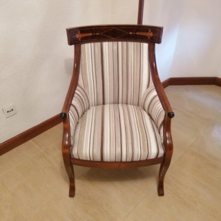 Butaca de madera y tela