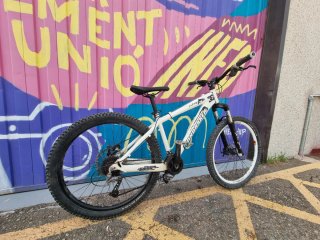 Dirt Mondraker Play