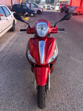 Piaggio Medley 125cc Roja 2017 AVERIADA