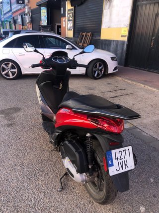 Piaggio Medley 125cc Roja 2017 AVERIADA