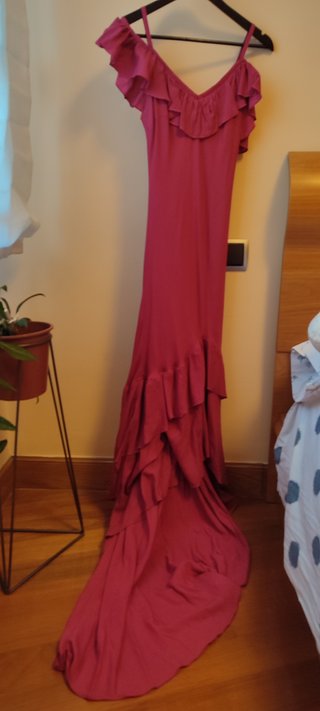 Vestido de invitada rosa entallado