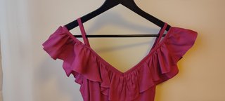 Vestido de invitada rosa entallado