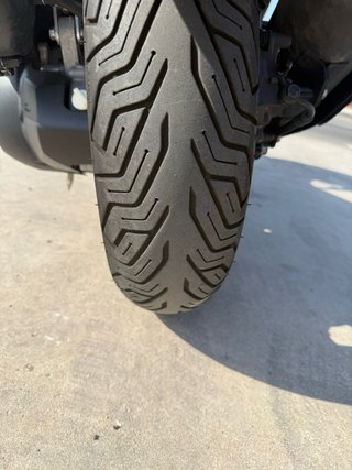 Yamaha NMAX Maxi Scooter Beige/Negro