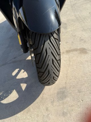 Yamaha NMAX Maxi Scooter Beige/Negro