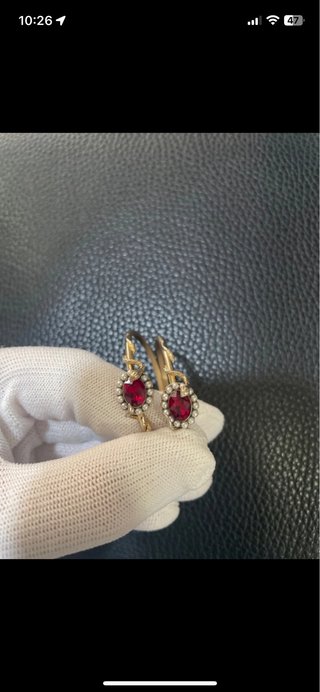 Pendientes aro Alexander McQueen oro y rubí