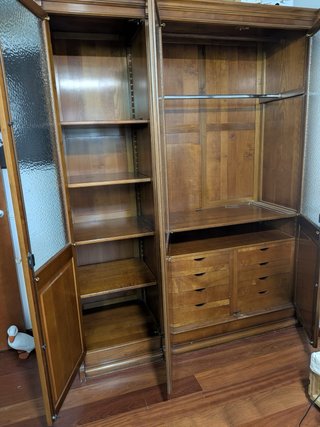 Guardaroba italiano. Legno massello. Con certificato.