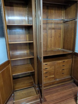 Guardaroba italiano. Legno massello. Con certificato.