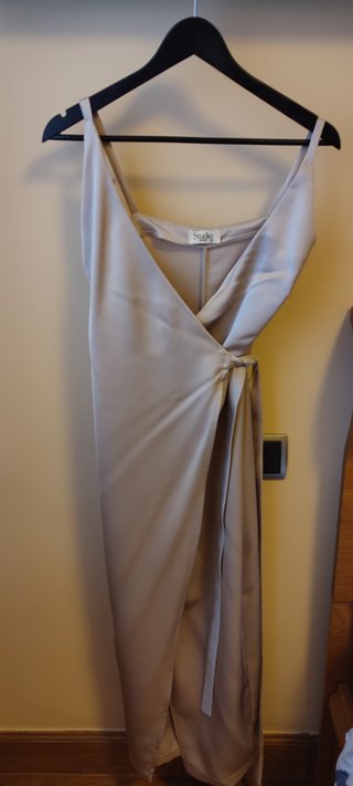 Vestido invitada color champán, en perfecto estado