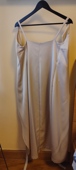 Vestido invitada color champán, en perfecto estado