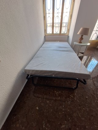 Cama plegable con somier y colchón