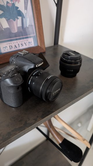 Canon EOS 70D + 2 objetivos + accesorios