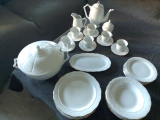 Vajilla vintage porcelana blanca con filo dorado