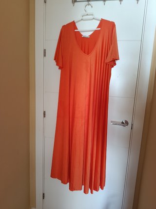 Vestido largo naranja y chaleco