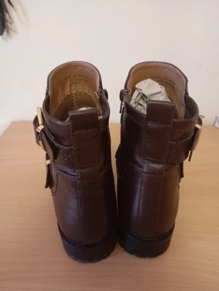 Botines mujer marrones con hebillas