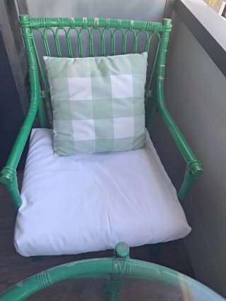 Mesa y 2 Sillas y una sofa Exterior Ratán Cristal