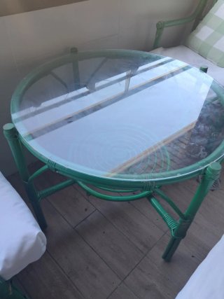 Mesa y 2 Sillas y una sofa Exterior Ratán Cristal