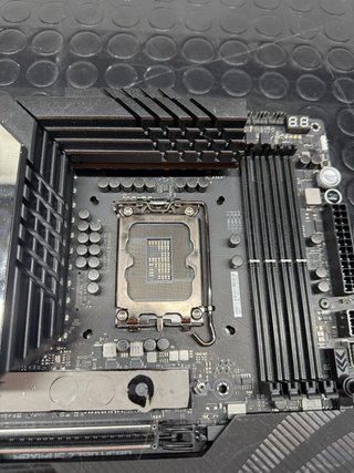 Lote de placas base ASUS Z790 Hero y TUF Gaming
