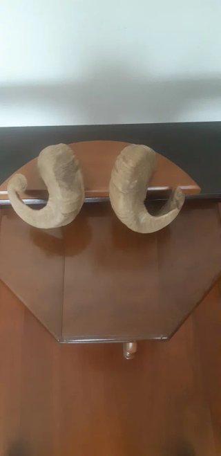 Colgador artesanal cuernos de madera
