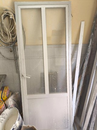 Puerta de aluminio con cristal