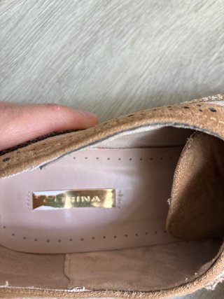 Zapatos planos beige y marrón
