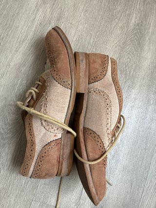 Zapatos planos beige y marrón