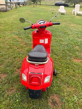 Moto Eléctrica Infantil Vespa GTS Roja 12V
