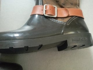 Botas de agua Tommy Hilfiger negras y marrones