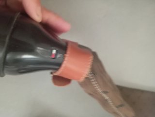 Botas de agua Tommy Hilfiger negras y marrones