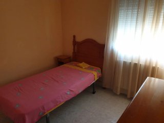 Se alquila habitación en piso compartido