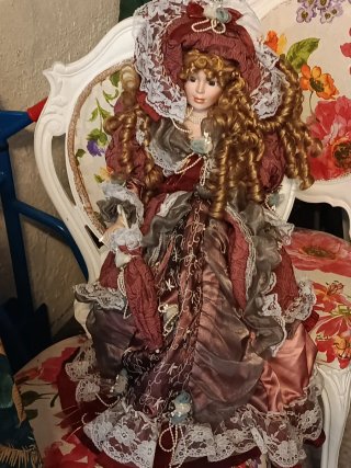 Muñeca de porcelana antigua 50cm de alta.Grande