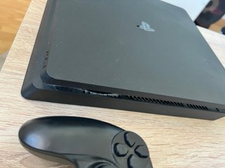 Ps4 Negra con 2 Controles