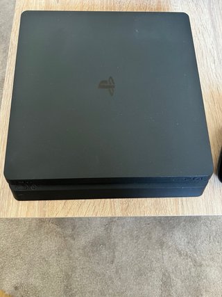 Ps4 Negra con 2 Controles